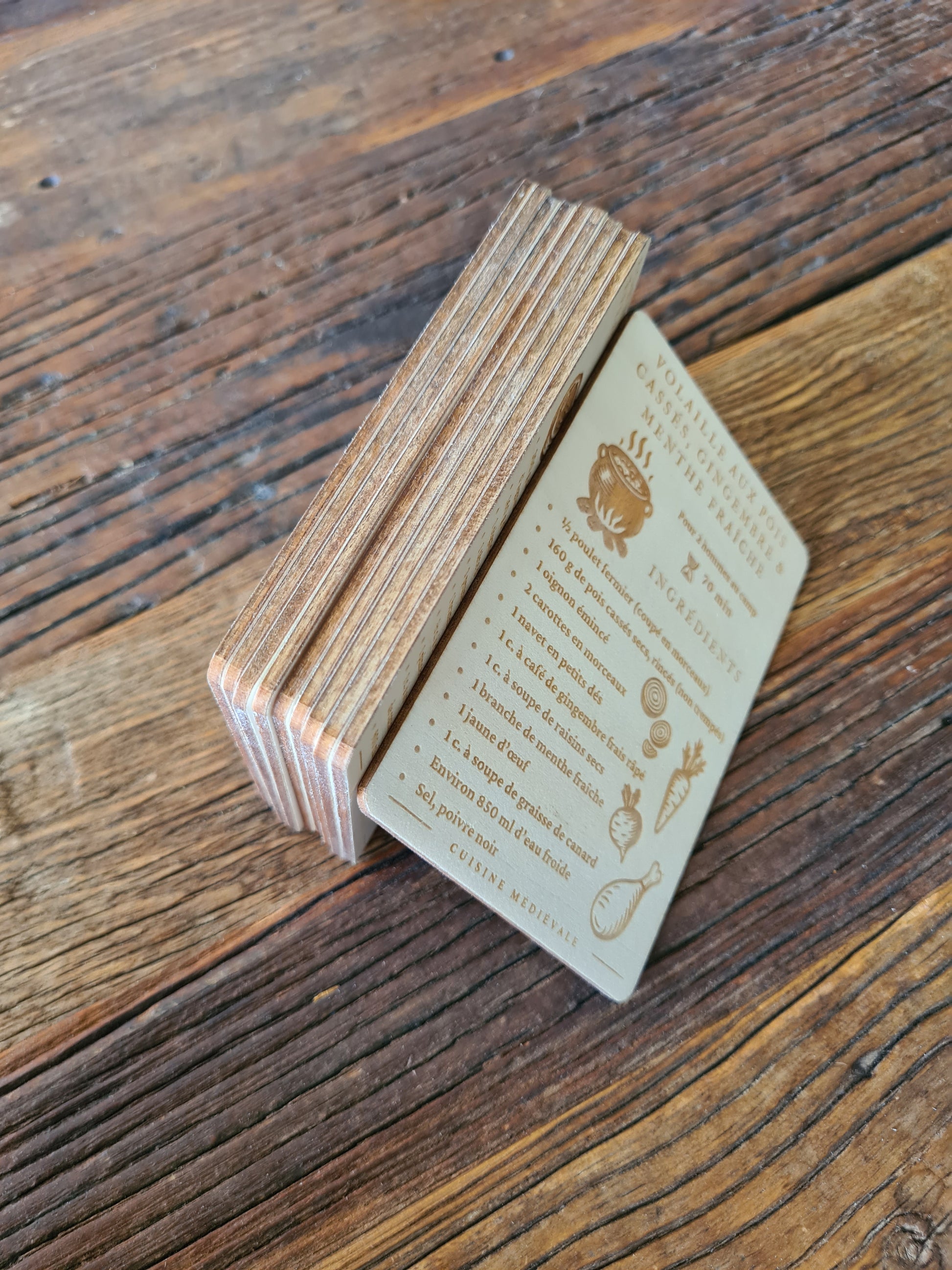 Recettes du Moyen Âge sur cartes bois, coffret pour cuisiner dehors en toute liberté