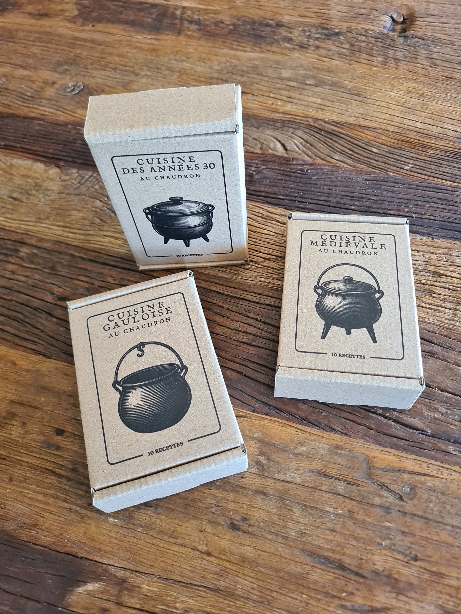 Approche Libre a créé ces coffrets pour promouvoir la cuisine au chaudron.