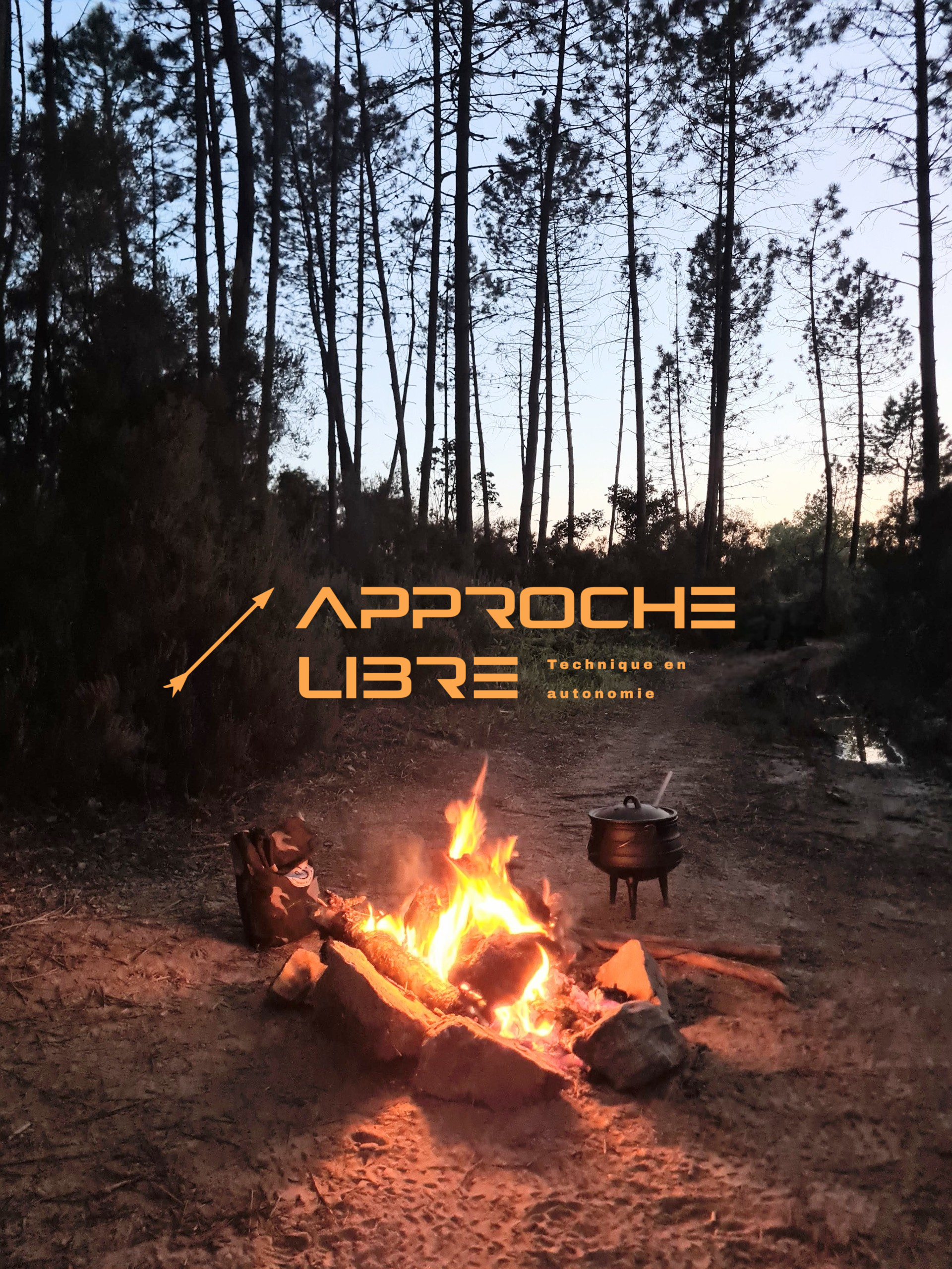 Feu de camp pour cuisiner au chaudron en fonte a trois pieds.  Approche Libre.