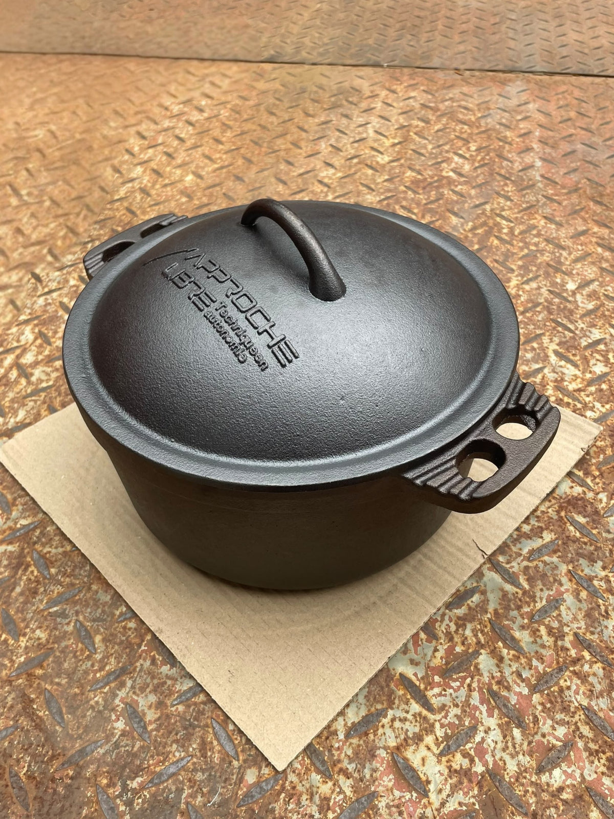 Cocotte en fonte brute 5 Litres sans revêtement PFAS. 