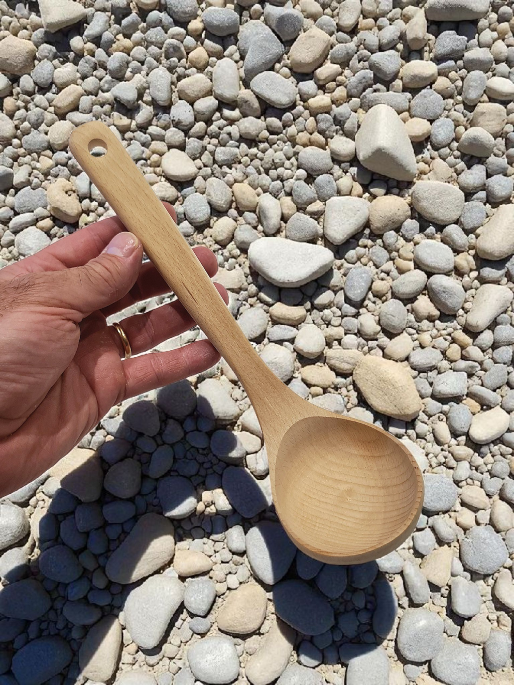 Louche en bois de hêtre. Approche Libre : Bushcraft et autonomie.