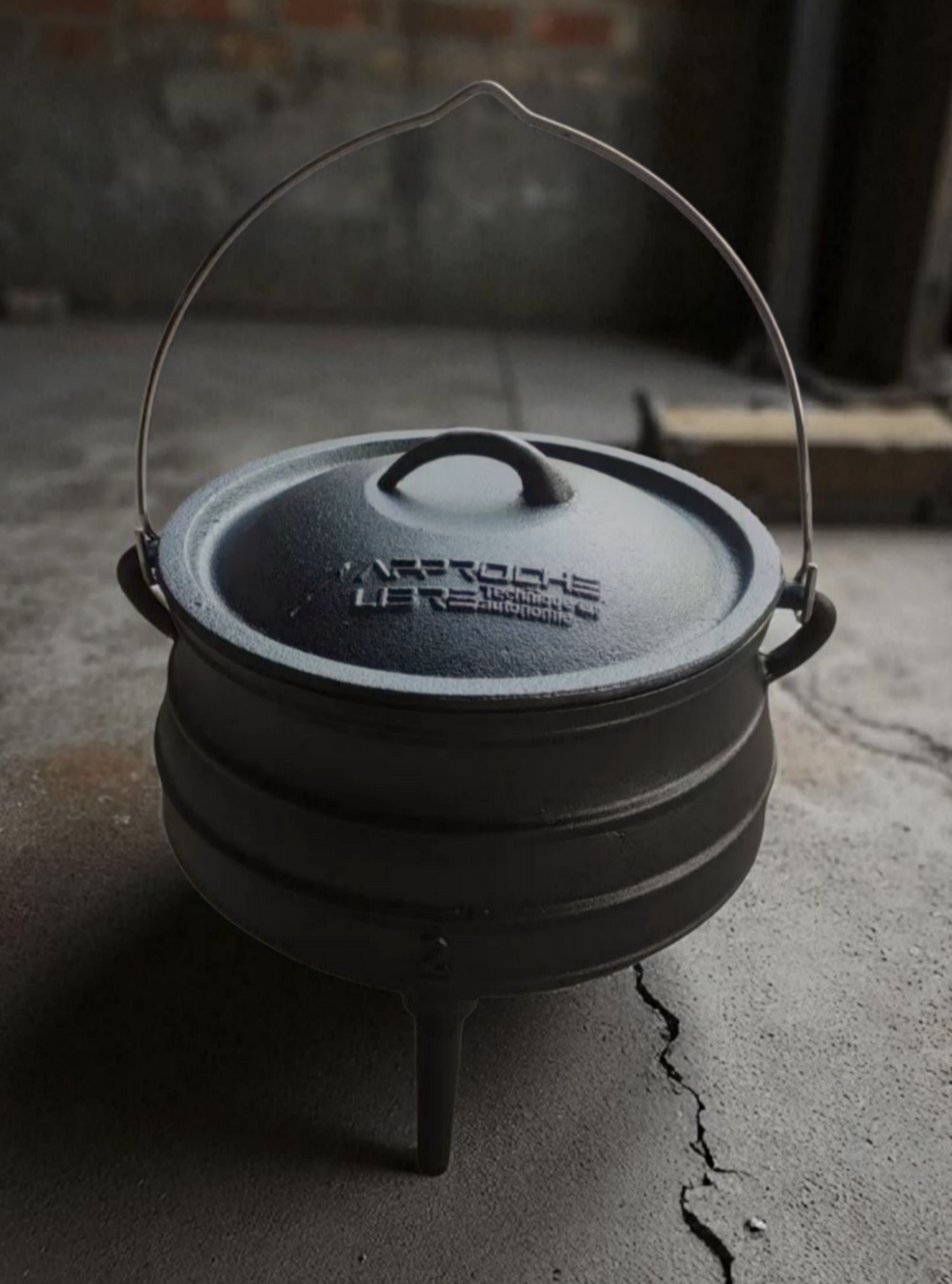 Chaudron en fonte pour la cuisine médiévale et la cuisine Gauloise en famille. Retrouvez le plaisir de cuisiner dehors !