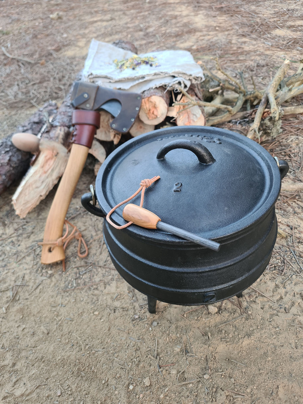 Ferrocérium posé sur un chaudron approche Libre