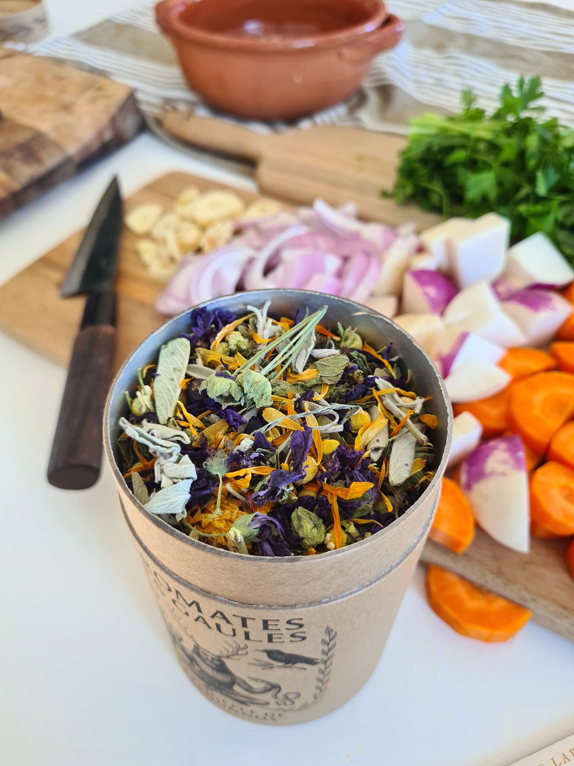 Aromates des Gaules par Approche Libre. 
Un mélange exclusif d'aromates inspiré des traditions celtiques. 