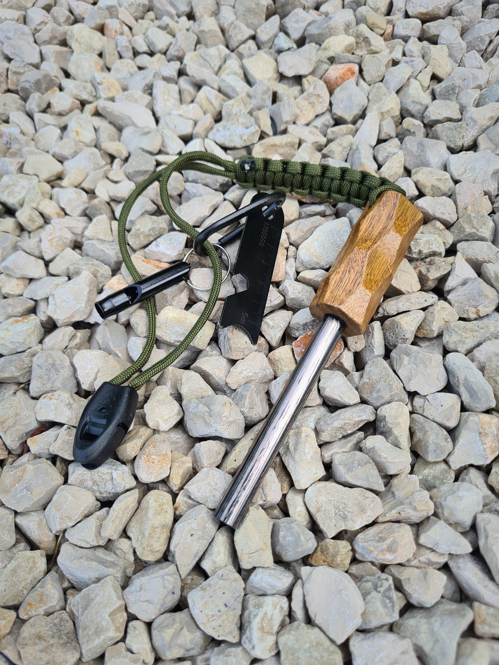 Allume-feu en ferrocérium avec grattoir, idéal bushcraft et survie