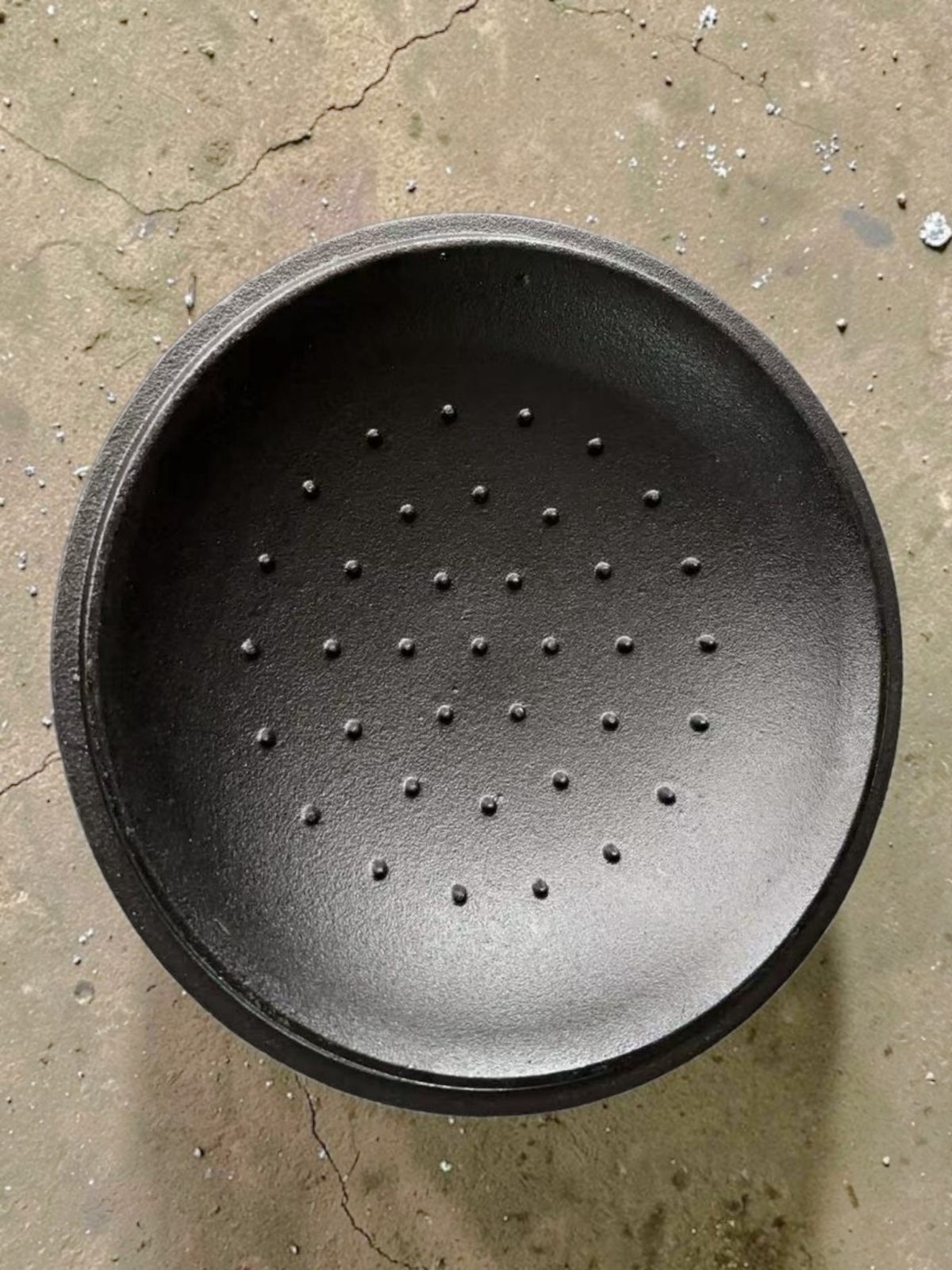 Couvercle en fonte de la cocotte Approche Libre compatible induction et feu de bois 