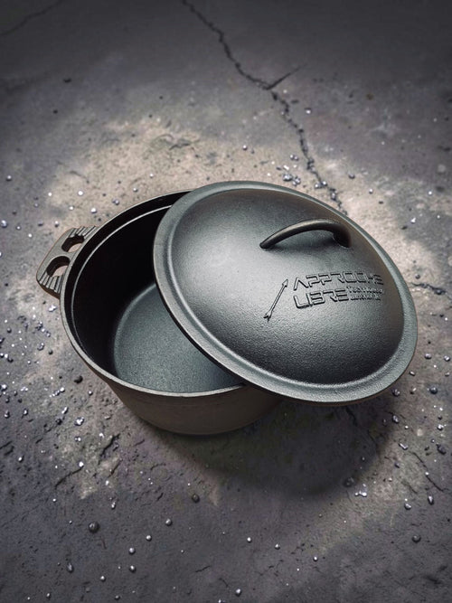 Cocotte en fonte brute polyvalente, compatible induction et feu de bois.  Sans revêtement antiadhésif contenant des PFAS 