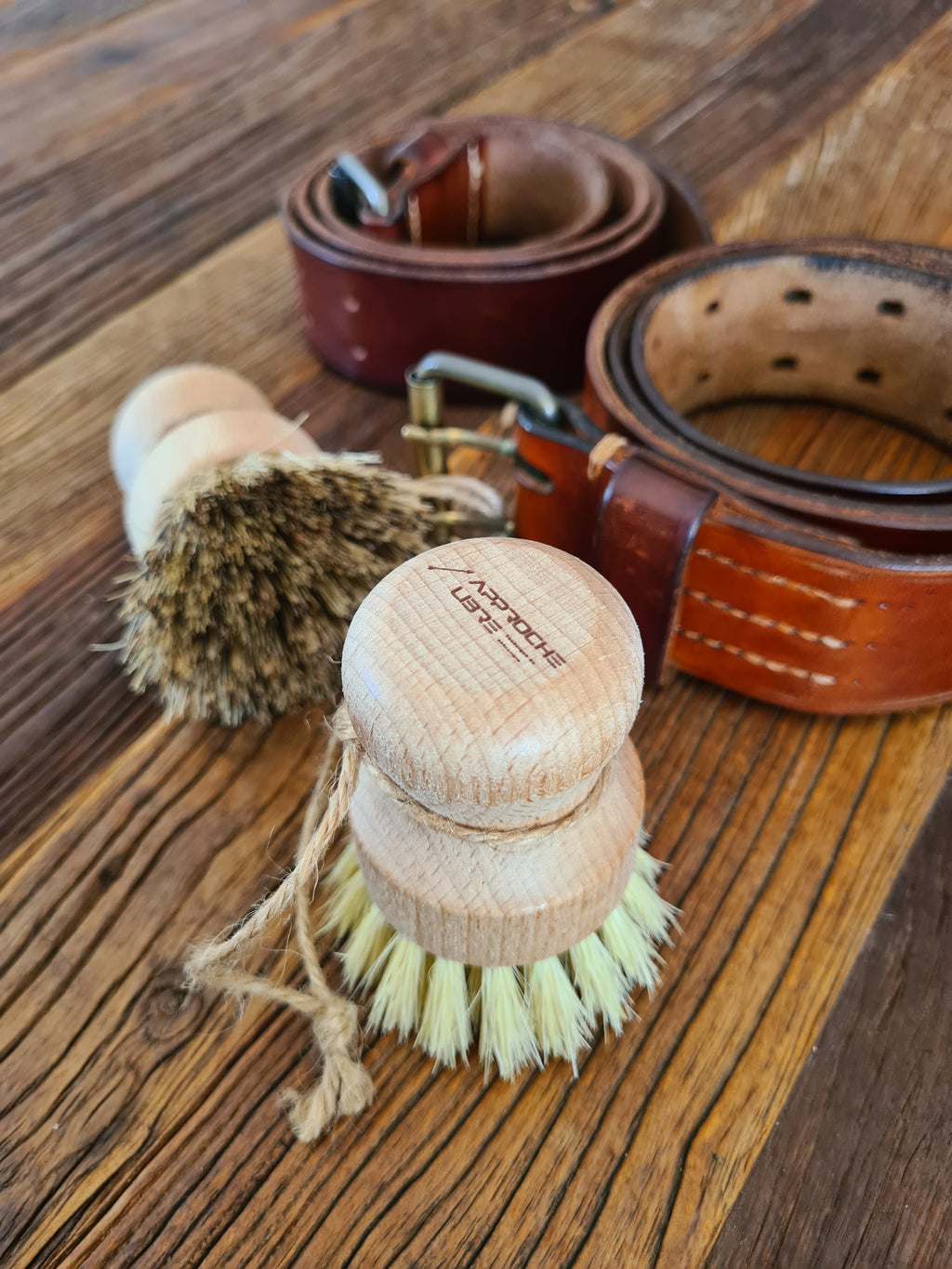 Brosses en Hêtre et fibres naturelles pour nettoyer les chaudrons Approche Libre