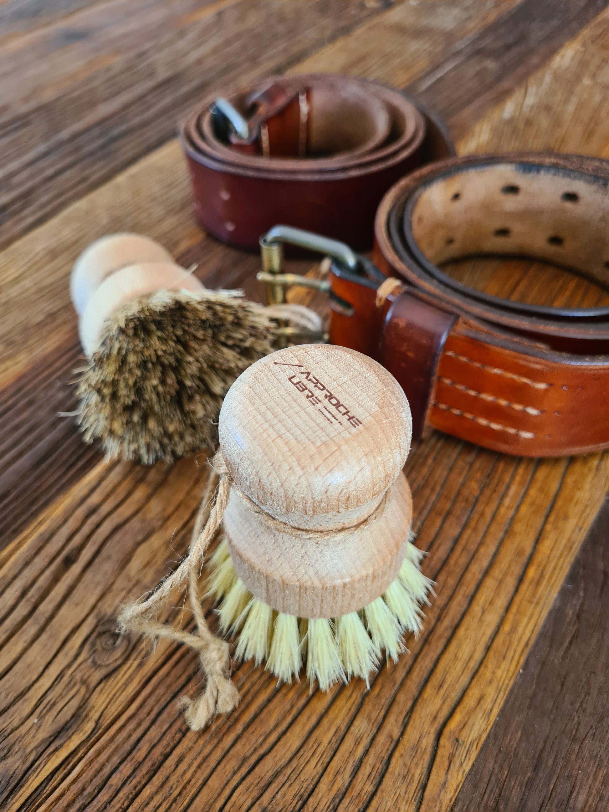 Brosses en Hêtre et fibres naturelles pour nettoyer les chaudrons Approche Libre