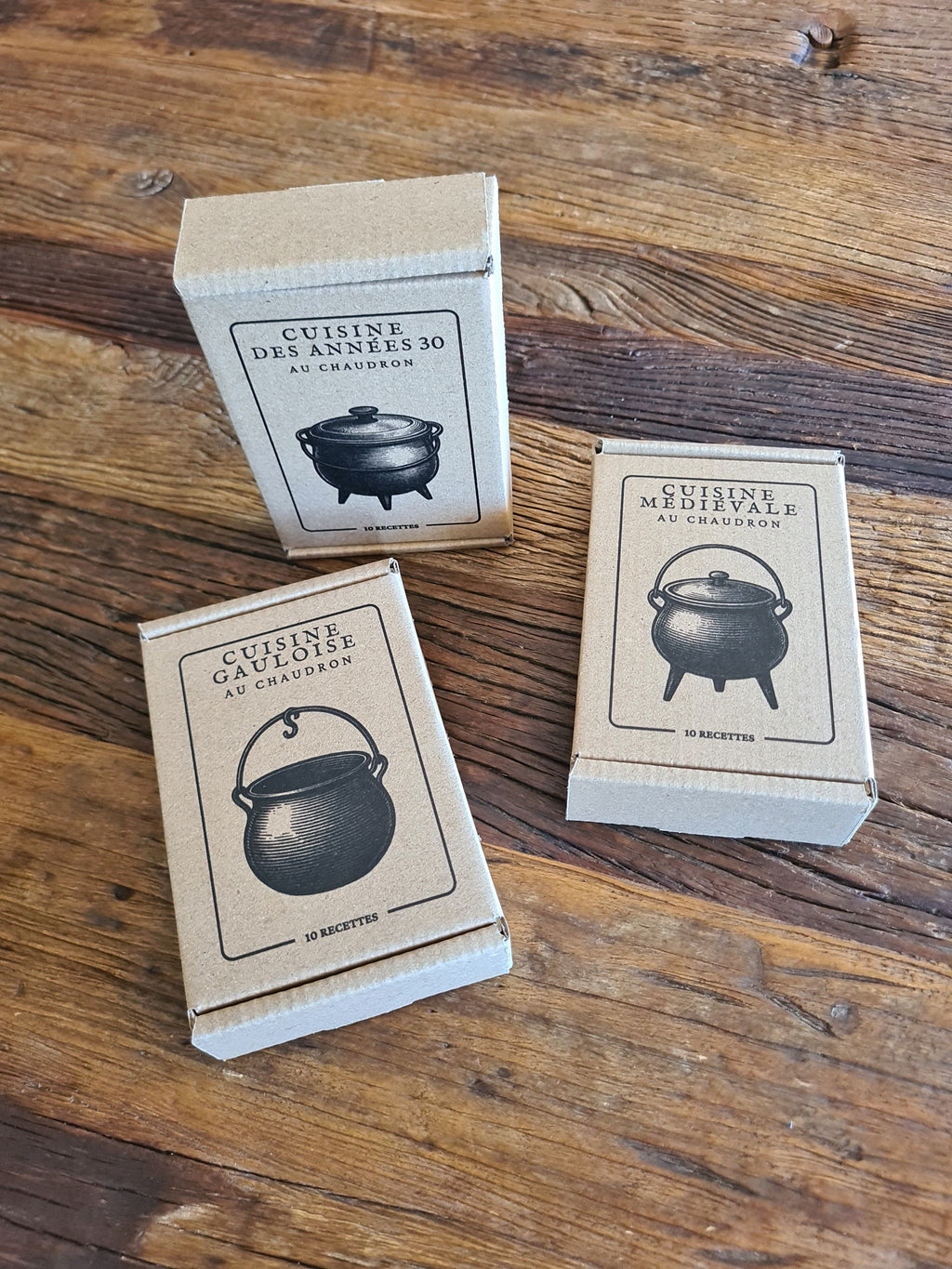 Approche Libre a créé ces coffrets pour promouvoir la cuisine au chaudron.